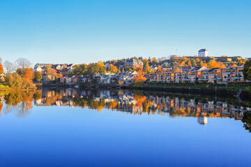 Fototapeta premium Autumn in Trondheim, view of the river Nidelva