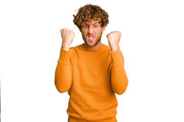 Young caucasian man isolated on green chroma background upset screaming with tense hands.