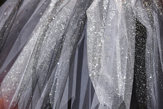 Tulles argent&eacute;s &agrave; paillettes
