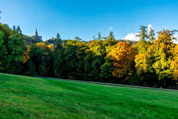 Naklejka premium Herbstspaziergang durch den wunderschönen Bergpark Kassel Wilhelmshöhe - Hessen - Deutschland