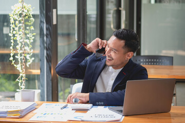 Naklejka premium Marketing, Financial, Accounting, Planning, businessman uses a mobile phone to contact a customer to inform her of the company is business partnership.