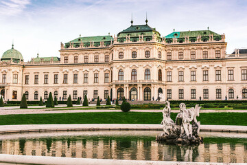 Obraz premium belvedere palace in Vienna at sunset 