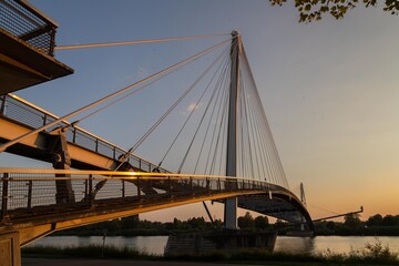 Rheinbrücke in Kehl im Abendlicht.