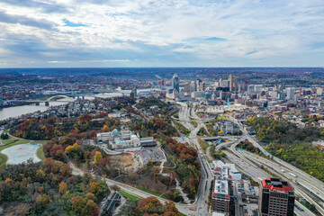 Obraz premium Aerial View of Cincinnati, Ohio and the Ohio River