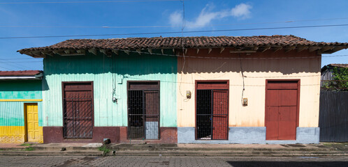 Detalle de fachada de una típica casa en la ciudad de El Viejo en el norte de Nicaragua