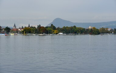 Naklejka premium Le Lac d'Annecy depuis la rive gauche (Haute-Savoie)