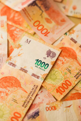many messy 1000 Argentine peso bills