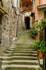 Fototapeta na wymiar charming old streets of italian villages