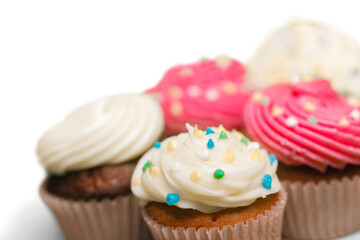Obraz na płótnie Canvas Delicious cupcakes with cream on white background