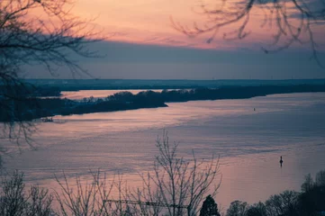 Sonnenuntergang über der Elbe in Hamburg im Winter. HD Qualität © Florian Kunde