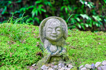 Obraz premium 京都、大原三千院のわらべ地蔵