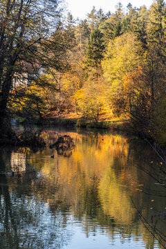 Dolnomlynsky rybnik pond in Prague, Czech Republic © Matyas Rehak