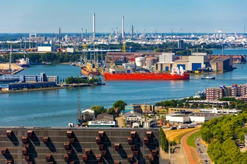 Gordijnen Haven van Rotterdam is de grootste haven van Europa, gelegen in de stad Rotterdam, Nederland © JackF
