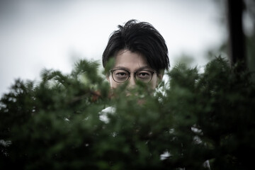 怪しい男　suspicious man