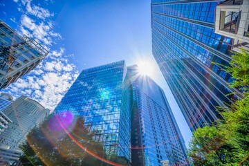高層ビル群　レンズフレア © oka