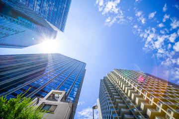 高層ビル群　レンズフレア © oka
