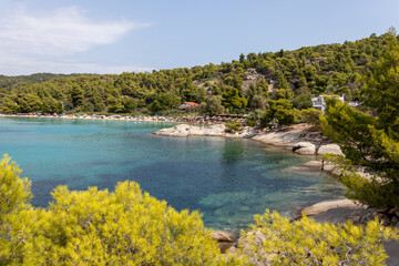 Naklejka premium Kalogria Beach in Sithonia, Halkidiki with turquoise shining sea during summer time in Greece.