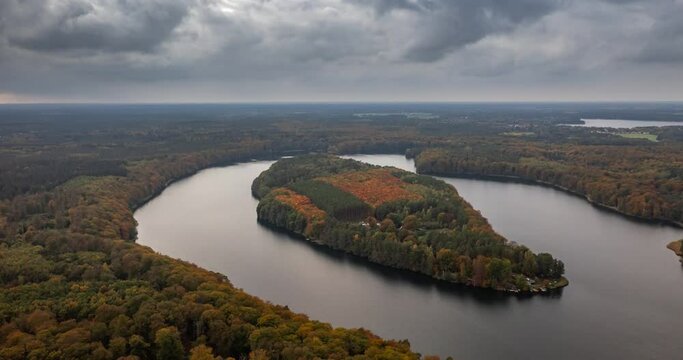 Der Liepnitzsee in der N&auml;he bei Wandlitz . Brandenburg. Time lapse.