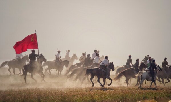 Bitwa pod Komarowem, rekonstrukcja ataku sowiet&oacute;w na Polskę.