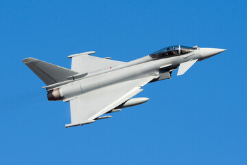 Avión militar de ala delta Eurofighter typhoon - obrazy, fototapety, plakaty