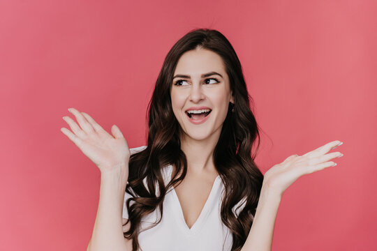 Wow! Screaming Young Beautiful Brunette Woman Spreading Hands In Excited Expression Amazed By Unbelievable News, Discount, Sale. Pretty Hispanic Model With Wide Open Eyes And Mouth Over Pink Backdrop