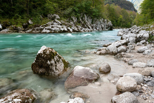 La rivi&egrave;re sauvage d'Isonzo pr&egrave;s de Kobarid en Slov&eacute;nie