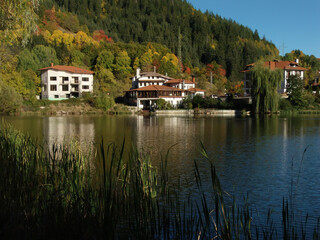Fototapeta na wymiar Amazing lake view in autumn time.