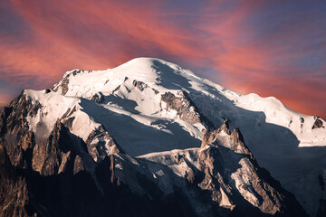 L'Aiguille du Midi face au Mont-Blanc