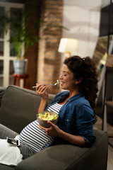 Pregnant woman eating fuit at home. Beautiful pregnant woman enjoy in healthy meal.