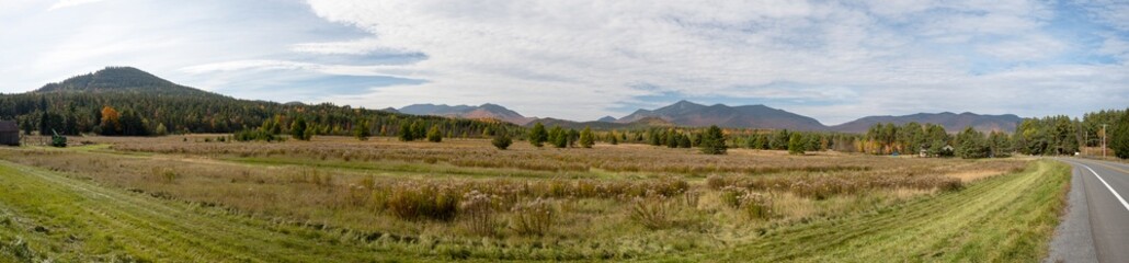 Fototapeta na wymiar Panoramic view of an autumn scene in the Adirondacks mountains