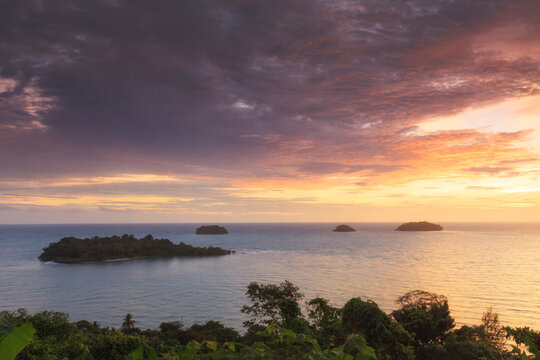 Tropical sunset landscape view with turquoise tropical sea on Koh Chang in Thailand © DragoniteEast