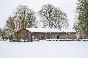 Fototapeta na wymiar 18th century old Swedish farmhouse in the winter