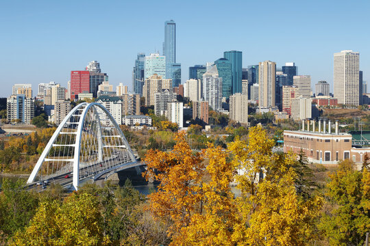 Cityscape of Edmonton, Alberta, Canada, during the autumn season.	
