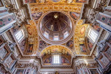 Fototapeta na wymiar Interiors of Santa Maria Maggiore basilica in Rome