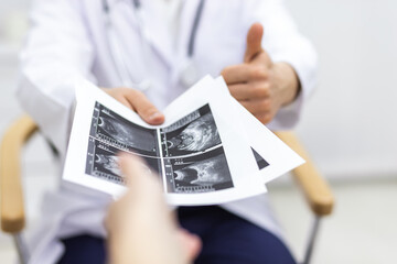 Photo of pregnant woman visiting her doctor.