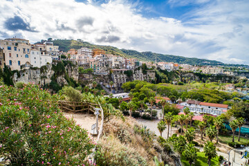 Fototapeta na wymiar historic buildings on a cliff in the city of Tropea