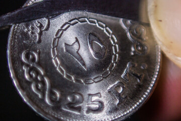 Texture and inscriptions on the coin	
