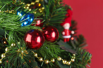 Obraz na płótnie Canvas Christmas tree close-up, spruce branches with red balls 