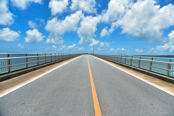 Fototapeta premium 宮古島伊良部大橋の美しい風景