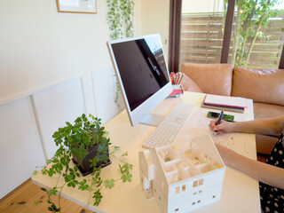 ホームオフィス　在宅勤務のワークスペース　女性の働き方　マイホーム　住宅設計　間取り図　住宅模型