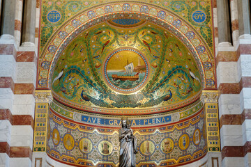 Fototapeta na wymiar Innenansicht, Kirche Notre-Dame de la Garde mit Mosaiken, Marseille, Département Bouches du Rhône, Région Provence Alpes Côte d'Azur, Frankreich, Europa