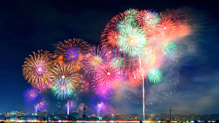 Obraz premium fireworks in the city