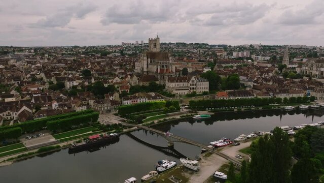 รูปภาพJoigny เลือกดูภาพถ่ายสต็อก เวกเตอร์ และวิดีโอ144 Adobe Stock