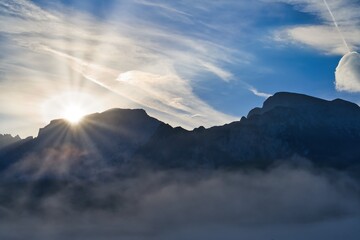Berg Gipfel Sonnenaufgang Nebel