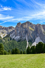 Fototapeta na wymiar Panorama vom Gipfel des Col Raiser mit Blick auf die Bege in den Dolomiten, in Santa Cristina, Valgardena, Bozen, Südtirol Italien