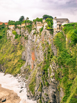 Steilk&uuml;ste in Luarca in Galicien, Spanien