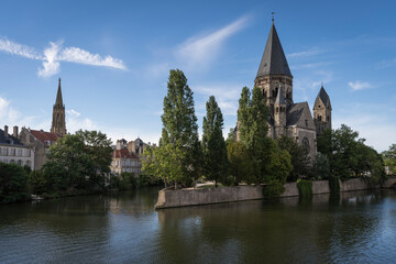 Fototapeta na wymiar River moselle in the historic city of Metz.