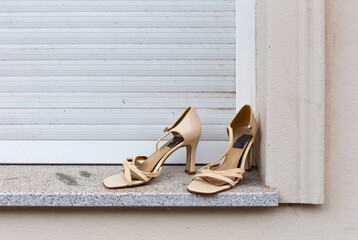 Used, old, beige women's shoes placed on a window sill for take away, Berlin-Friedrichshain, Germany - 539273704