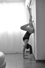 pose pilates yoga 