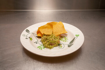 guacamole and chips